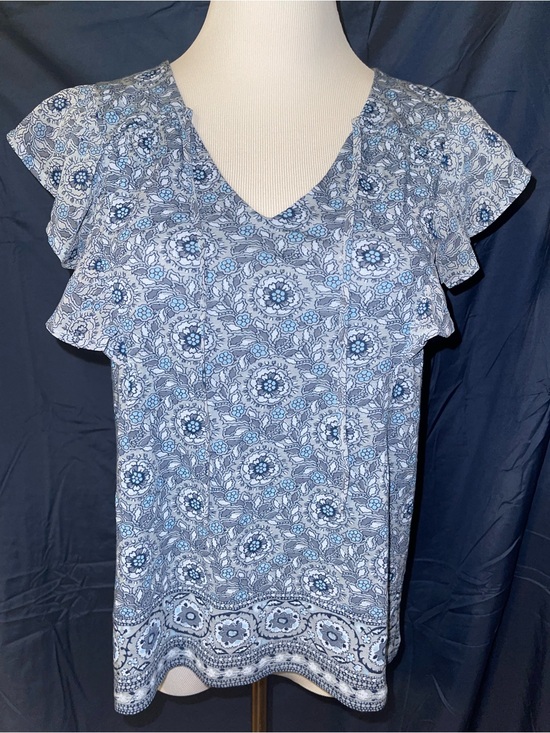Lucky Brand Tops - Lucky Brand Blue Floral V-Neck Flutter Sleeve Top